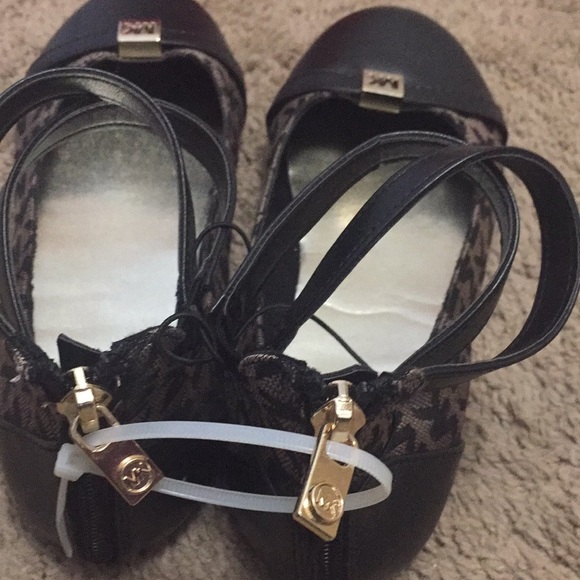 Perfect Gift 💝 Girls sz 3 Micheal kors flats - Picture 4 of 5